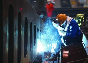 What should be paid attention to when welding high-pressure vessels